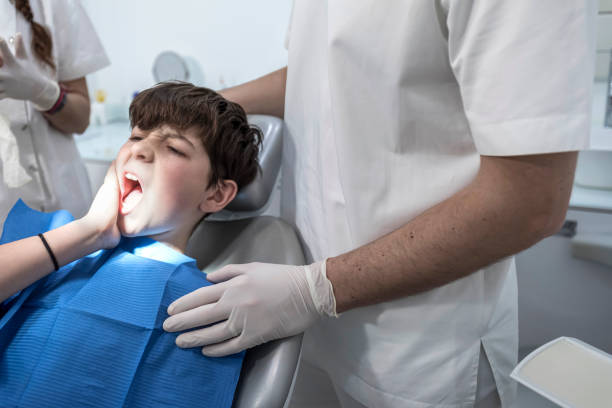 Best Emergency Tooth Extraction in Cambridge, IL